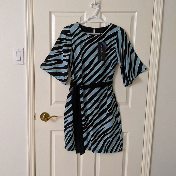 Short day dress with pattern - Picture 2 of 4